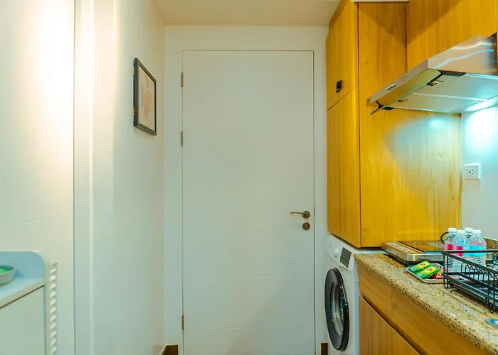 Consider It Yours - Cozy With Views Apartment *
